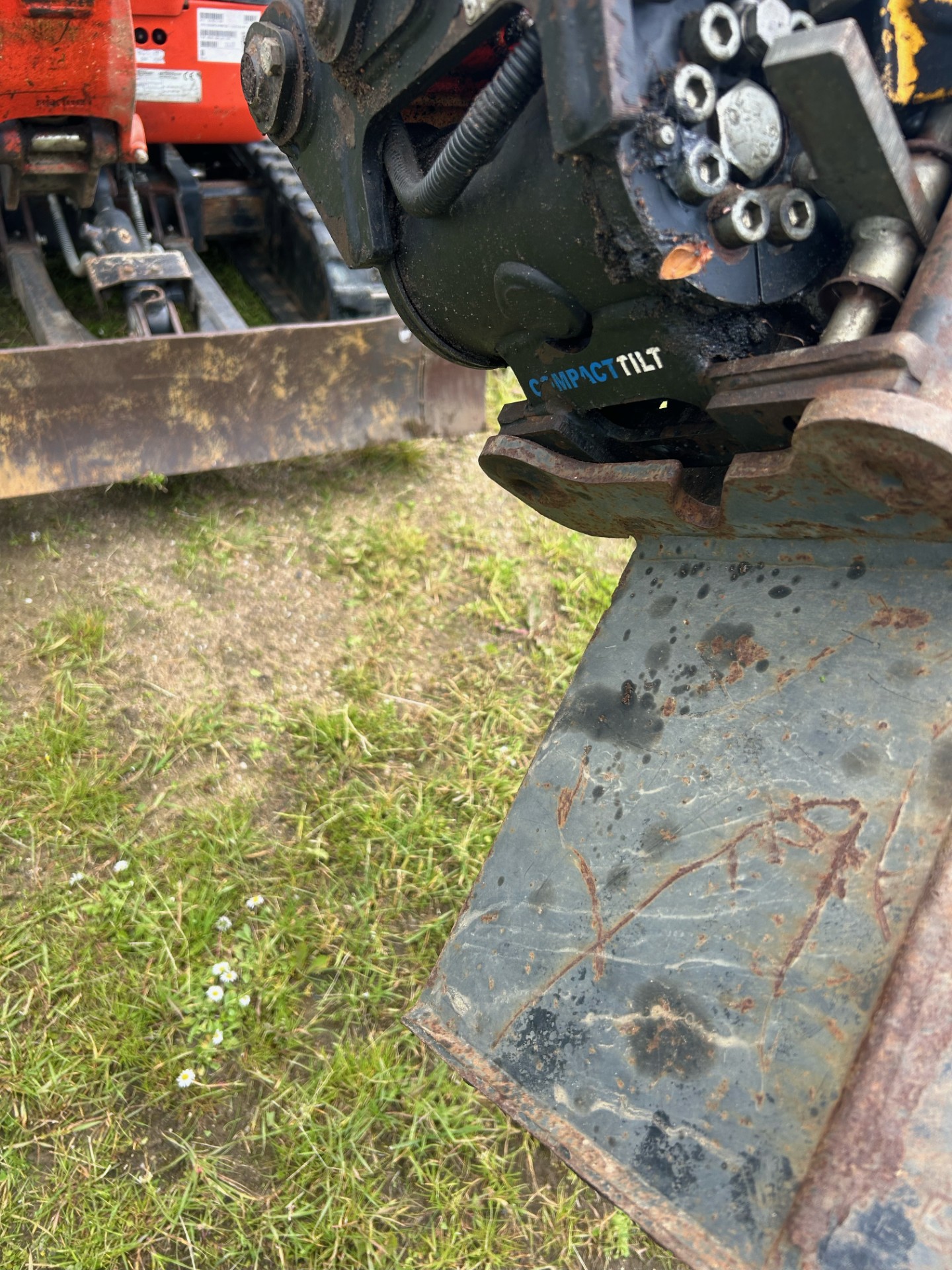Minigraver – kubota u10-3 med skovl tilt thumbnail 3