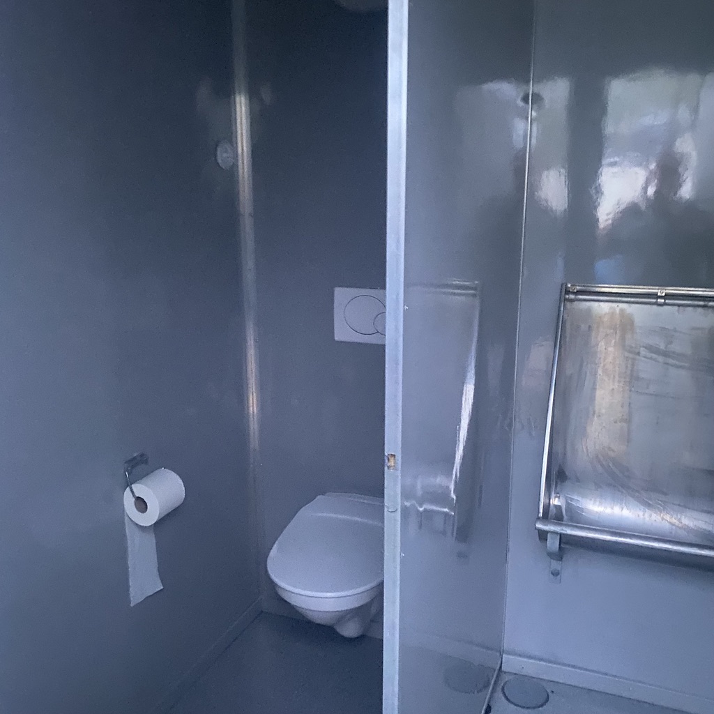 Toiletvogn – 3 X Toileter og Pissoir + Håndvask thumbnail 3