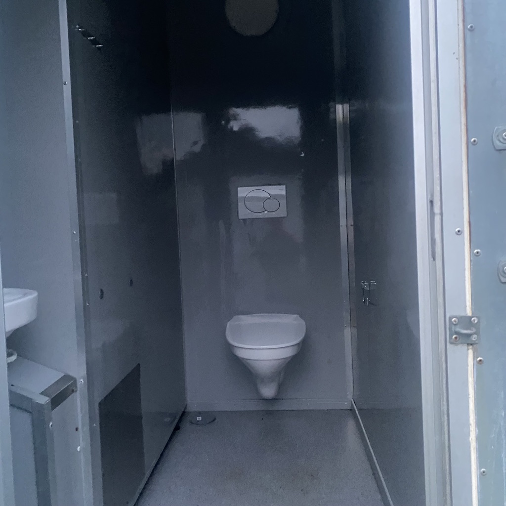 Toiletvogn – 3 X Toileter og Pissoir + Håndvask thumbnail 2