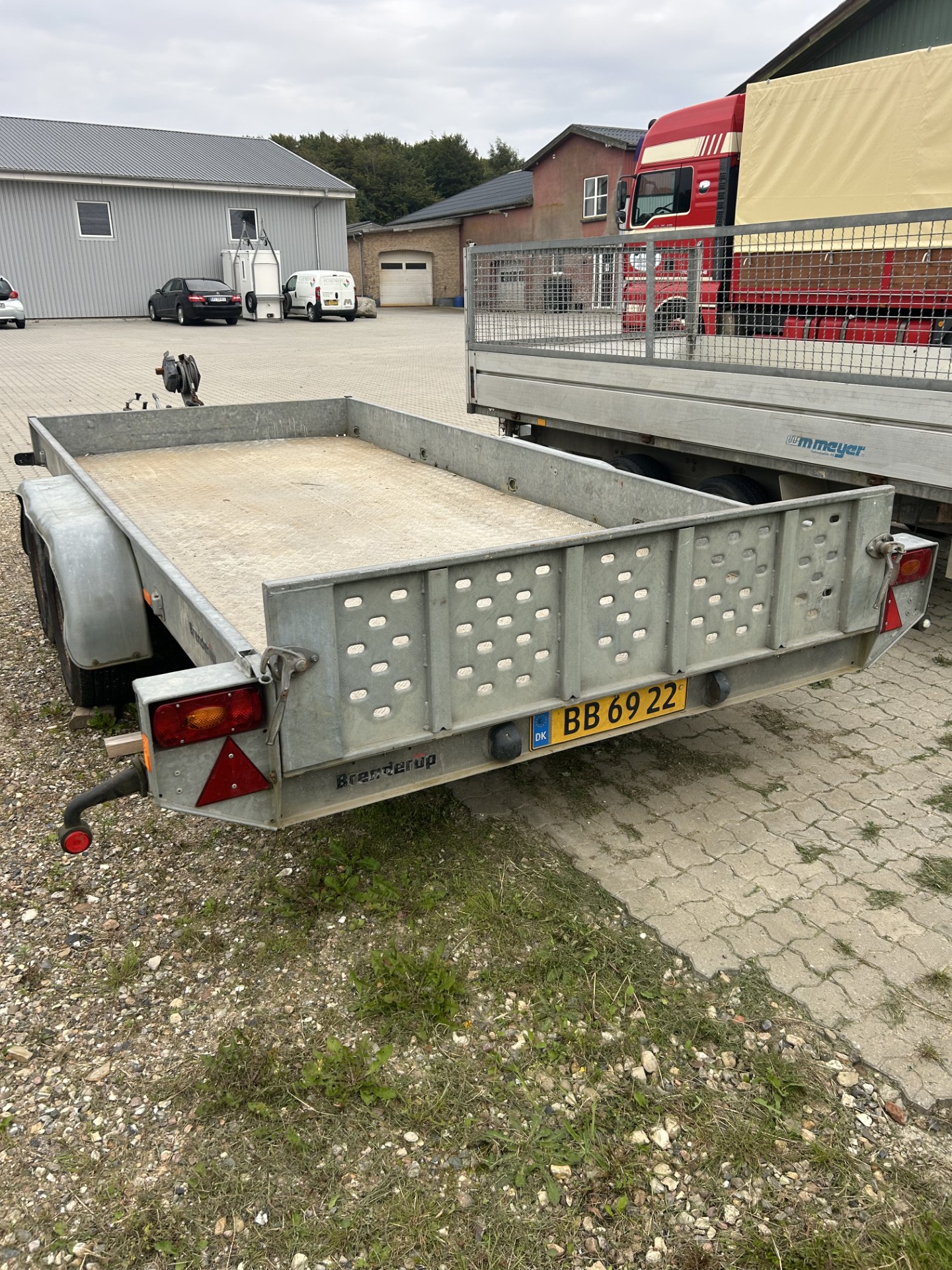 Trailer tip 2500kg thumbnail 1